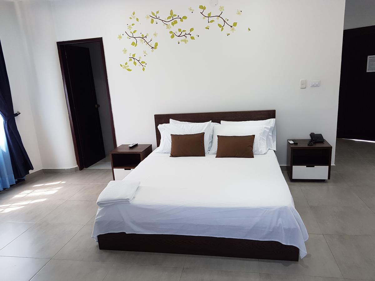 Hotel Plaza Real Montelíbano エクステリア 写真